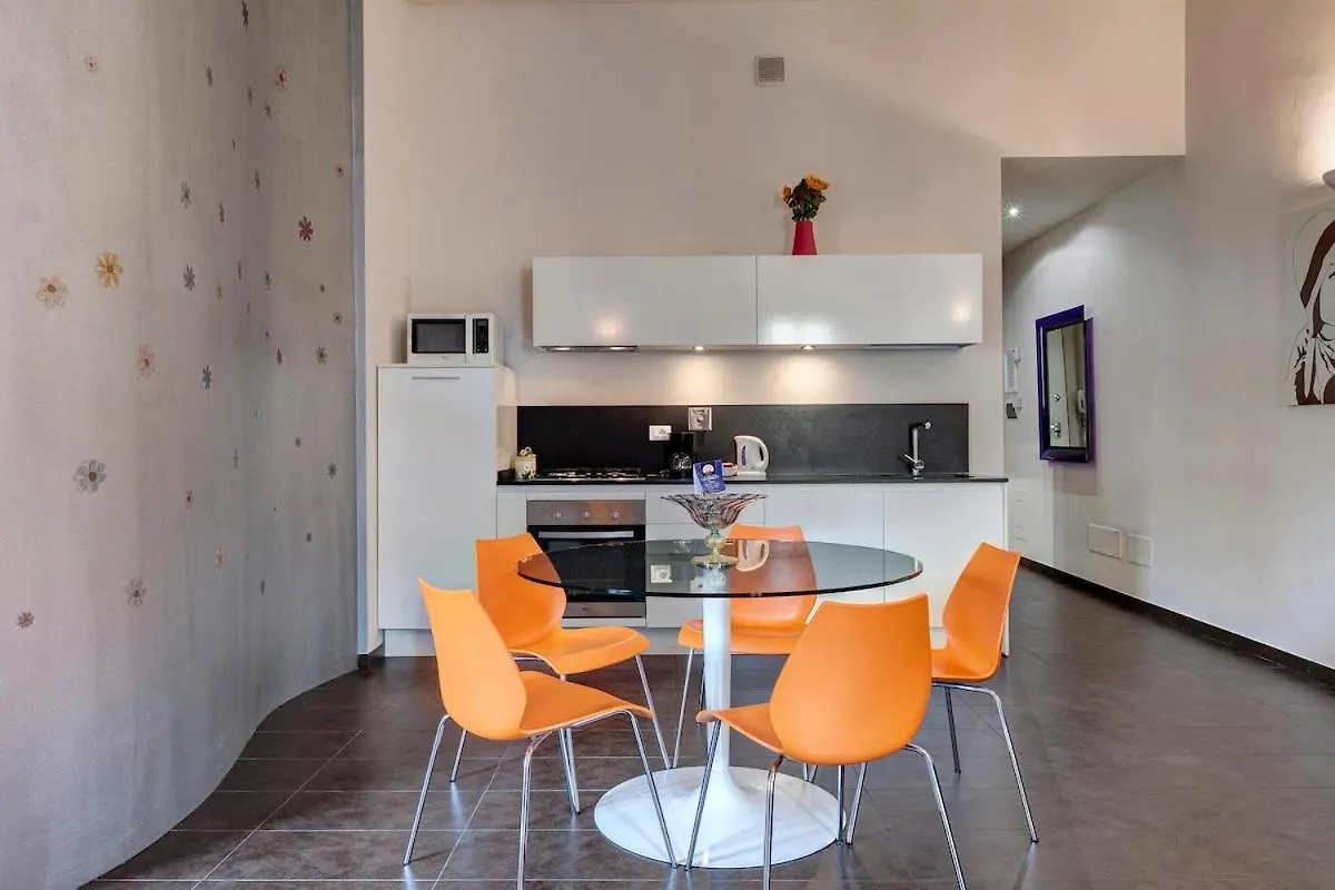Glam Apartments Floransa 0*,