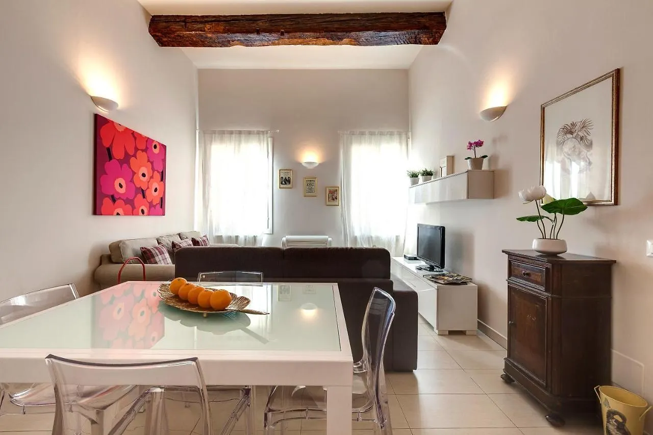 Glam Apartments Florens 0*,  Italien