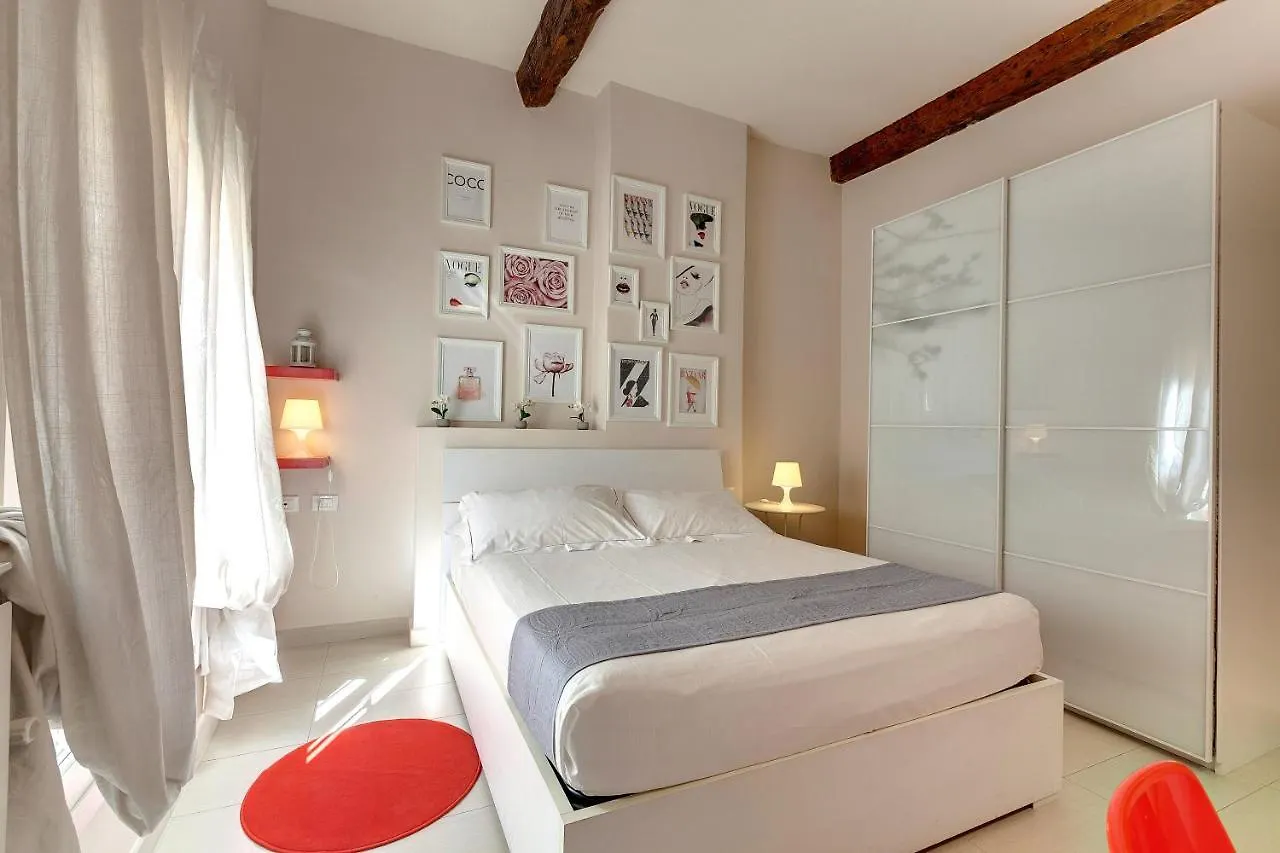 Glam Apartments Florens 0*,  Italien